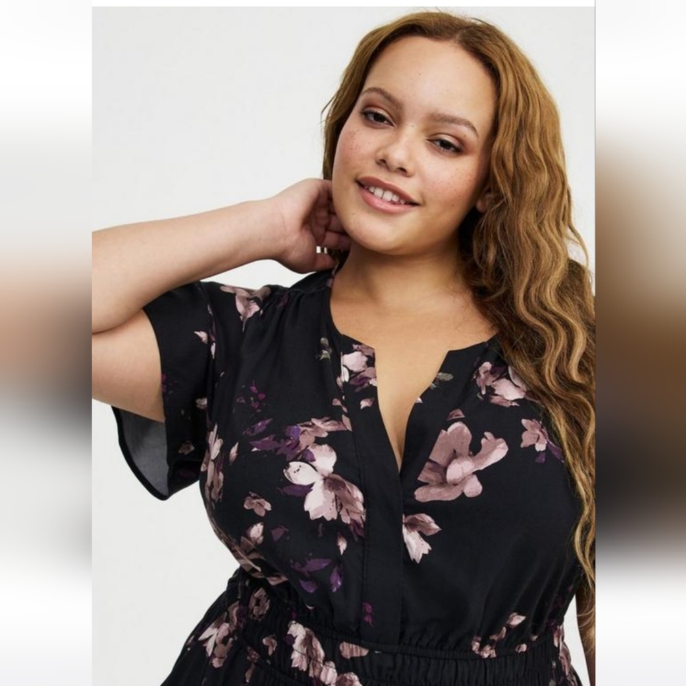 New Torrid 1X(14/16) Y-Neck Smocked Waist Flutter Sleeve Maxi Dress-Black Floral - Picture 4 of 9